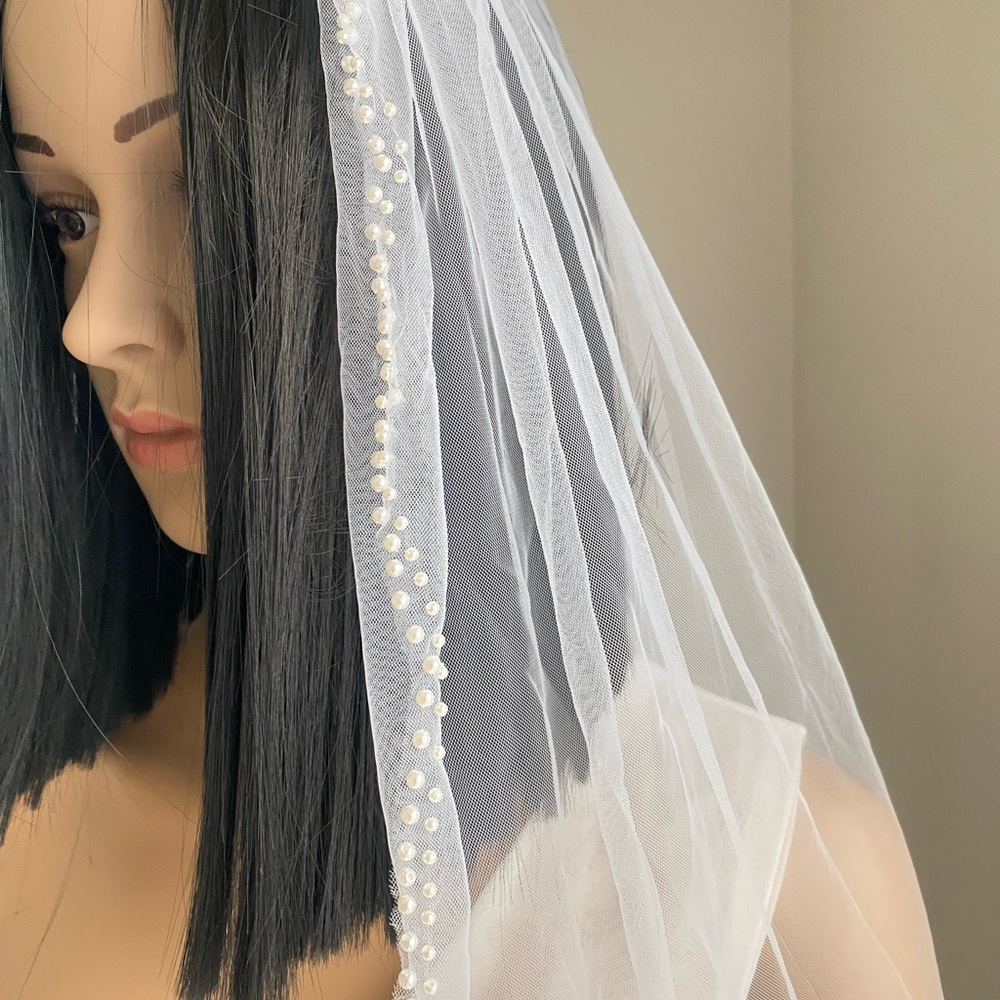 Elegant White Pearl-Embellished Veil